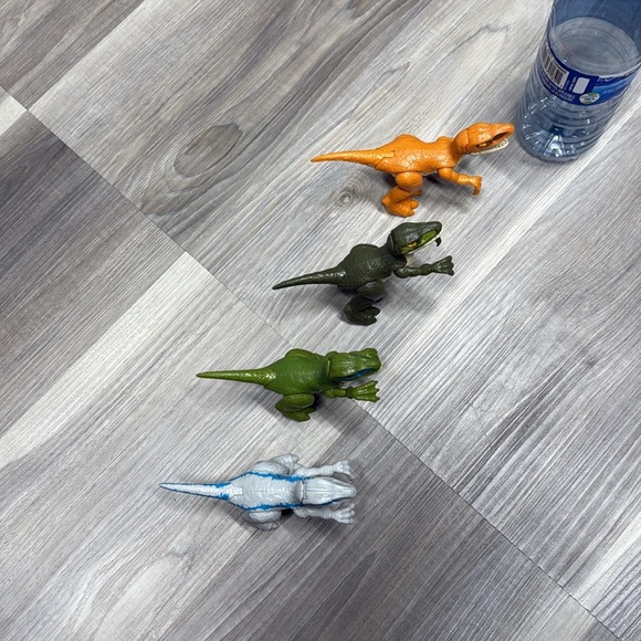 🏴 Dinosaur Action Figure Set - Picture 5 of 7